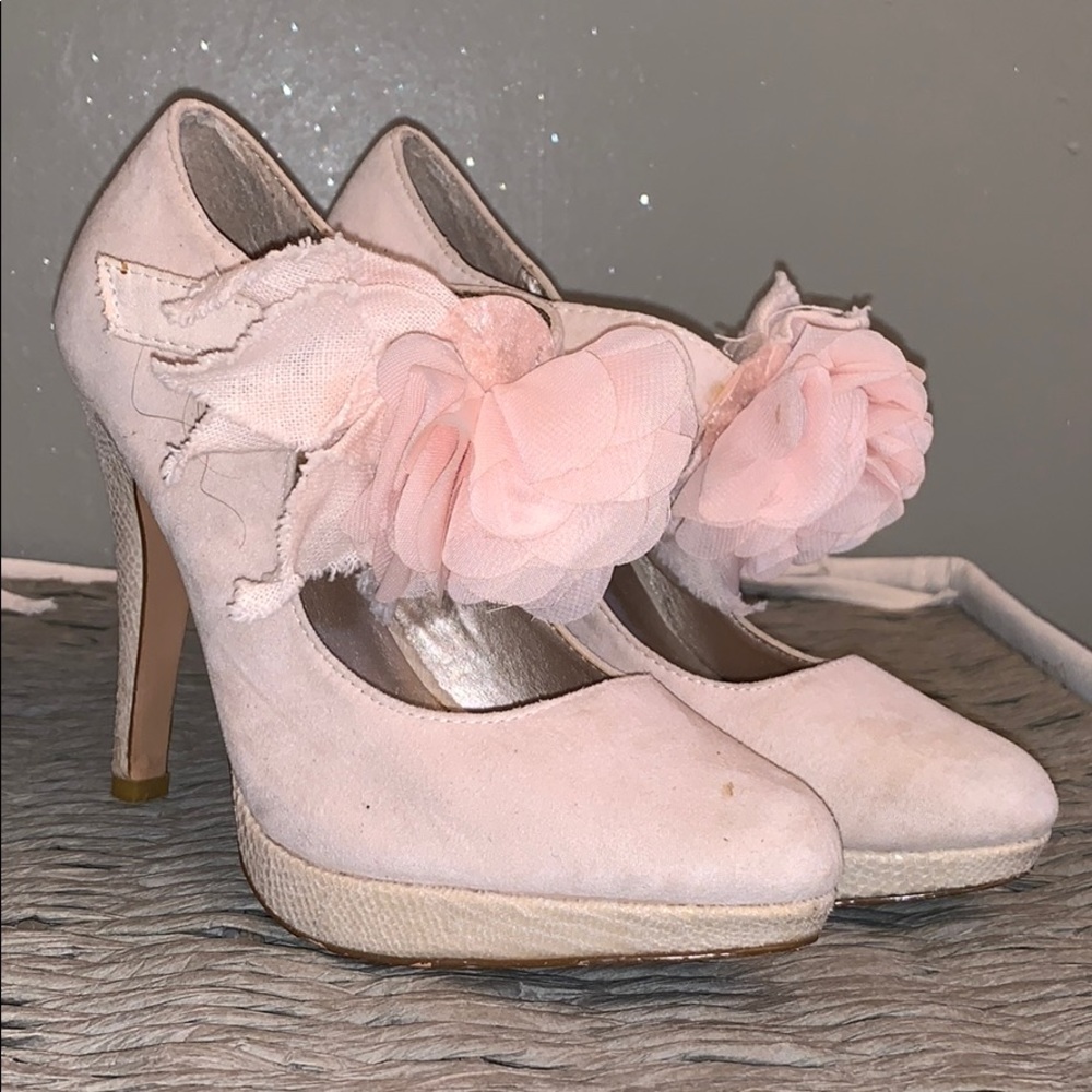 Heels with flower